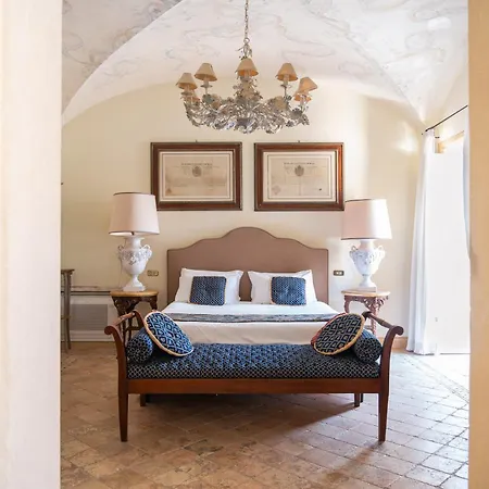 Palazzo Nobili 4* كابري